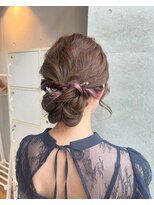 シェルター プロデュースド バイ エムズ(Shelter produced by M's)&nbsp;インナーカラーを活かしたふんわりシニヨン