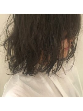 キャンバス バイ ネオリーブ 横浜西口(Canvas by neo.) ハイライトグレージュ × 切りっぱなしロブ