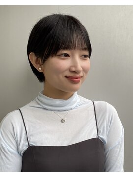 エアー 青山(AIR) 前髪あり耳掛け丸みくびれショートボブ20代30代40代50代60代