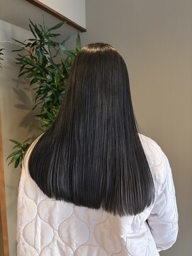 イニ(ini) 中村　艶×グレージュカラー