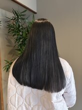 イニ(ini) 中村 艶×グレージュカラー