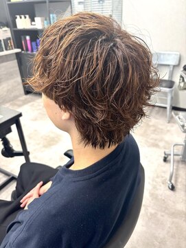 コードバイケンジ 戸塚(CODE by KENJE) 大人メンズに人気の柔らか質感シャドウパーマ