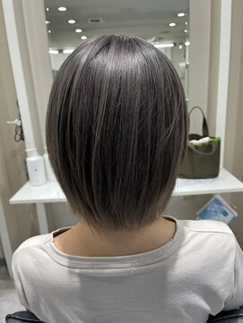 グランツ(Glanz) グレージュ×ショートボブ