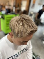 ブル(BULL) ミルクティーベージュ×スキンフェード