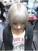 落ちても綺麗ハイトーンアッシュミルクティーショートボブ