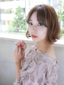 ルティア(Lutia) センターパート アッシュカラー 外ハネ 切りっぱなし ★★