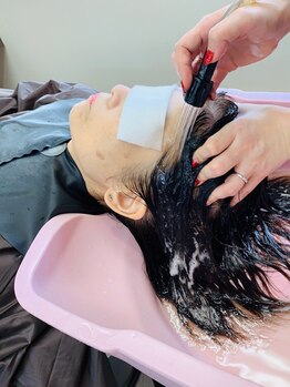 【弱酸性ヘアエステ】傷みや乾燥でお悩みの方必見!!瑞々しく健やかな頭皮や髪へ♪頑張る自分へのご褒美に★