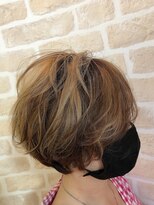 エルフゥ(Elle fou)&nbsp;ハイライトショートボブ