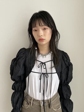 エイチ(811) ミニウルフホワイトグレージュレイヤーカット大人ショート美髪