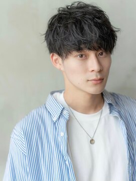 イオ 本厚木(io) 黒髪マッシュニュアンスパーマビジネスメンズカット刈り上げ