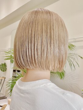 フイ(HUI) 20代30代大人可愛い艶感ミルクティーベージュケアブリーチ