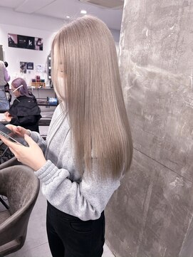 キング 枚方店(K!ng) 【枚方、高槻、梅田】ホワイトベージュ