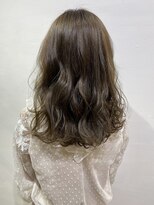 オリーブグレージュ