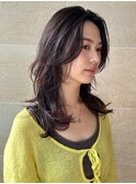 ミディアムレイヤー 顔まわりカット こなれミディ 大人ガーリー