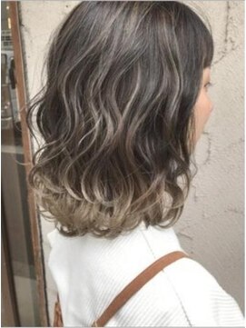 ピノ ウメダ(Pinot UMEDA) #ミディアムパーマ #ワイドウェーブ