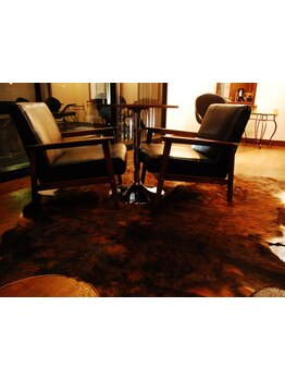 【自然なストレート×艶髪】年齢によるうねりや広がりを抑えて、扱いやすい髪へ♪