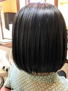 髪の広がりを抑えて自然な艶と潤いを与えます！パサつきやダメージのお悩みヘアを艶のある美髪に・・☆