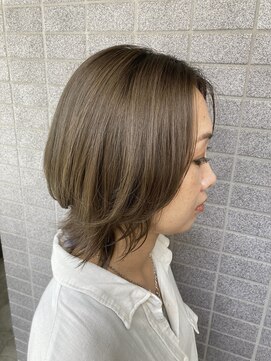 ひし形シルエット×グレージュ