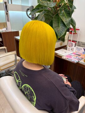ブリーチダブルカラー/イエローカラー/ボブショート