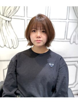 外ハネエアリー切りっぱなしボブ