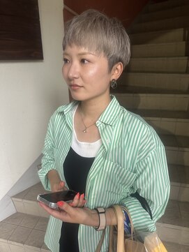 コレットヘアー ザモリオカ(Colette HAIR the MORIOKA) white graige×very short