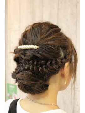 ファセット ヘアー(FACET HAIR) 編み込みシニヨン