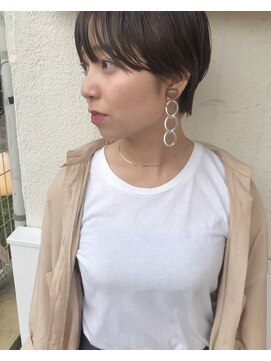 ムジーク(Musiiik) カジュアルショートとチャコールベージュカラー