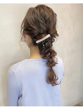 フィオーレ ヘアデザイン(FIORE hair design) 編み下ろし/ロングヘア