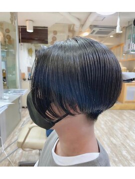 プラグ(Plug) 前下がりセンターパート