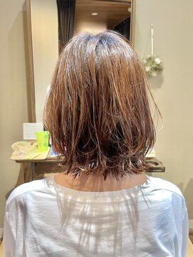 ヴァロ(Valo) ミディアムボブ　大人可愛い　ふんわり