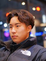 グットルーズトウキョウ(GOOD LOOSE TOKYO) センターパートスパイラルパーマニュアンスパーマバーバー