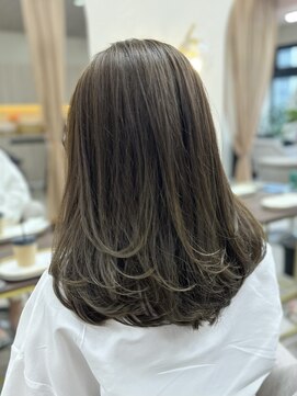 シーテ(Ciete) Olive Beige × Layer Cut