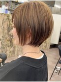 大人ショートカットウェットヘアオリーブベージュデザインカラー