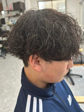 フゥ 宇都宮(FeU) メンズ波巻きスパイラルパーマシャドウパーマ刈り上げマッシュ