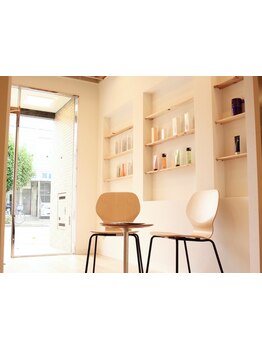 親切丁寧な接客とおもてなしを心掛けています―。皆さまに長年愛され続けるサロン[ビィアイ]