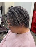 ホワイトシルバーアッシュバレイヤージュツーブロセンターパート