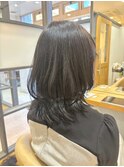 黒髪ミディアムハッシュカットくびれヘアうるツヤ髪質改善