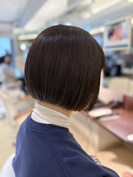 ヴァンカウンシル 札幌本店(VAN COUNCIL) 切りっぱなし前下がりボブ