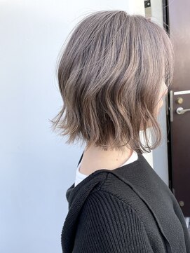 salon de MiLK 札幌大通店【サロン ド ミルク】 ケアブリーチで作るシルバーグレージュボブ