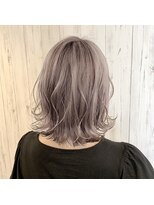 ヘブンリー(heavenly)&nbsp;10代20代/ホワイトグレージュ/ブリーチオンカラー/外ハネボブ