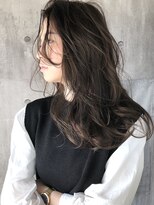 アイヴィー(IVY)&nbsp;レイヤーカット 顔まわりレイヤー モテ髪 グレージュ 井坂