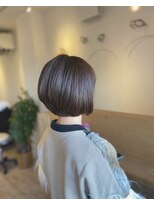 ハッコ(hacco) ひし形ショートボブ/グレージュカラー/白髪/ニュアンスカラー