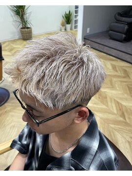 リーズ(Reese) フェード×ハイトーンショート