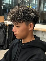 エルマーク 心斎橋(L-MARK)&nbsp;スペインカールスパイラルパーマツイストパーマフェード短髪