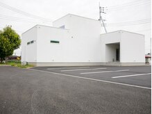 ハイクオリティ技術と上質なプロダクト、薬剤のみ取り揃え、Allureらしいヘアスタイルを実現。