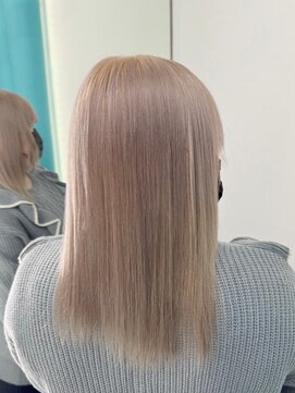 テイス 新宿(TACE) ミルクティーカラー [ネビージュ/黒髪/小顔/新宿]