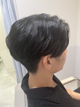 エレノア 枚方(Eleanor) 前下がりセンターパート