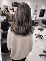 キング 心斎橋店(K!ng)&nbsp;ハイライトカラーミルクティーベージュレイヤーカット