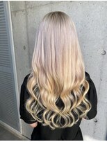 ガルボ ヘアー(garbo hair)&nbsp;ブロンドカラーの最強ロングヘア