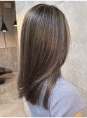 細ハイライト×寒色グレージュ｜脱白髪染めにも◎柔らかミディ